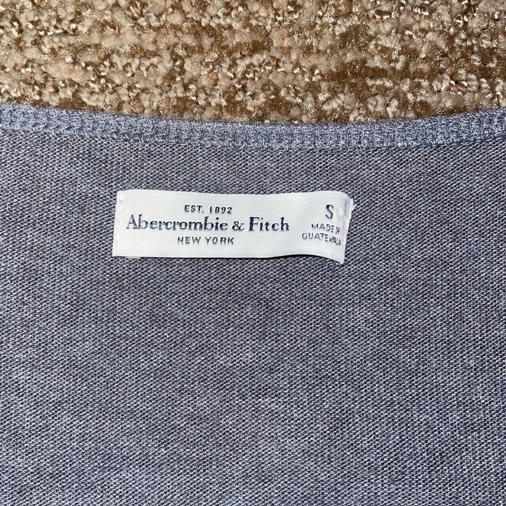 Abercrombie & Fitch Long Sleeve Crop Top - Picture 4 of 4